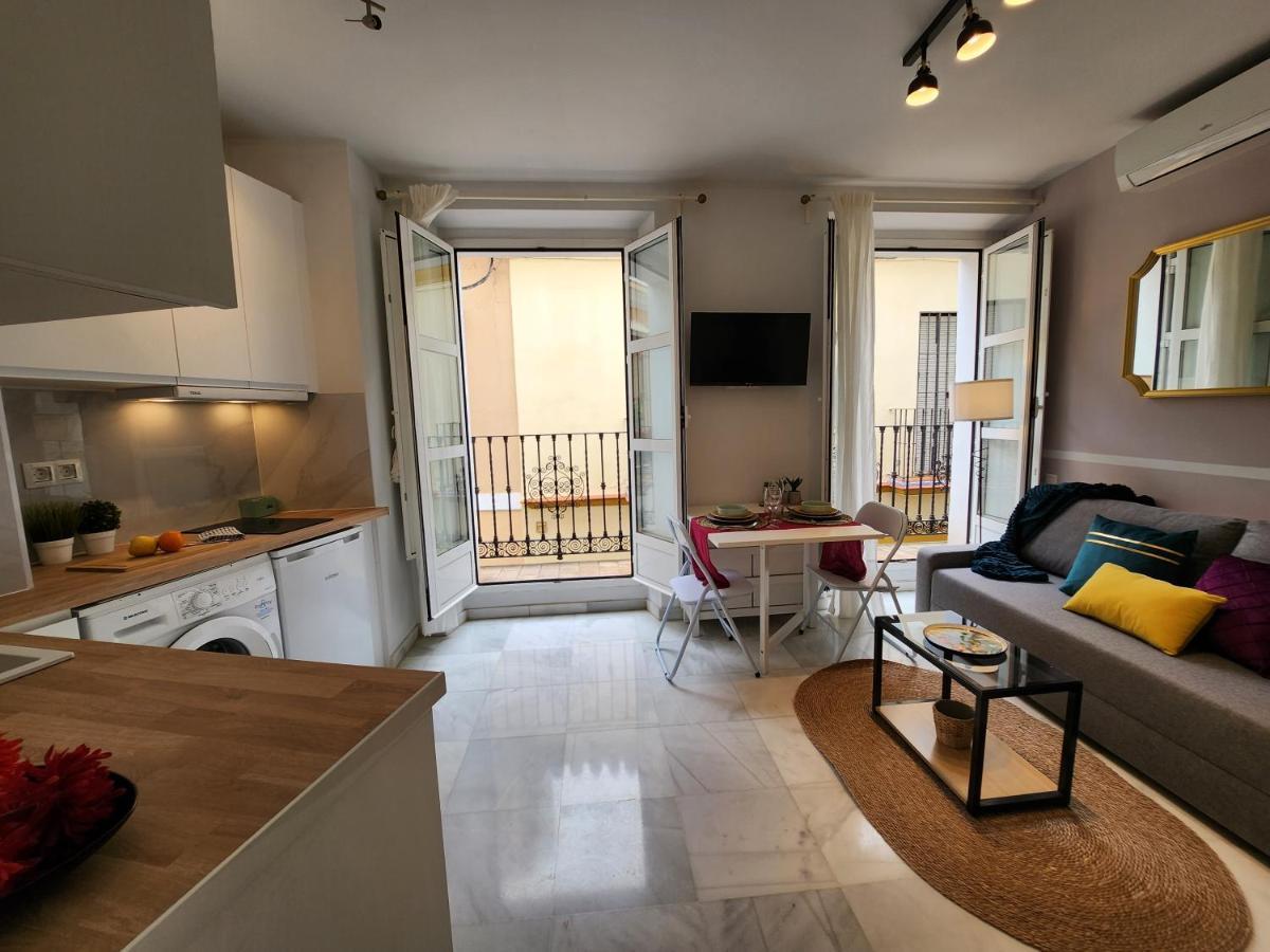Lovely Center Apartments Seville - Balcony Lux Sol Sevilla Bagian luar foto