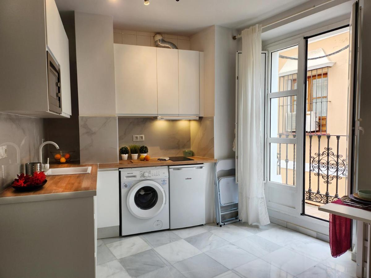 Lovely Center Apartments Seville - Balcony Lux Sol Sevilla Bagian luar foto