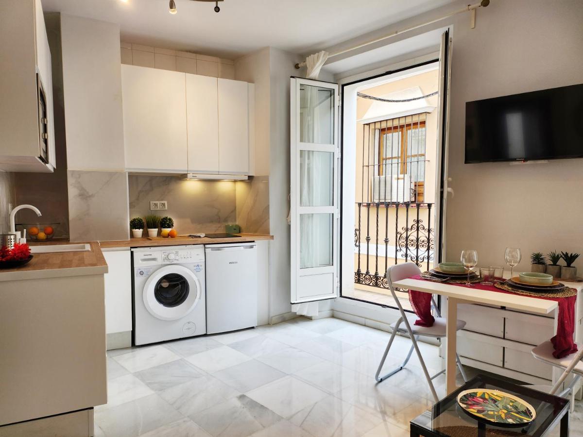 Lovely Center Apartments Seville - Balcony Lux Sol Sevilla Bagian luar foto