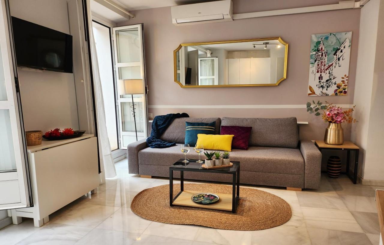 Lovely Center Apartments Seville - Balcony Lux Sol Sevilla Bagian luar foto